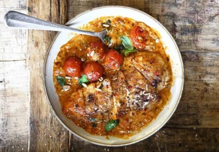 creamy garlic red pesto chicken